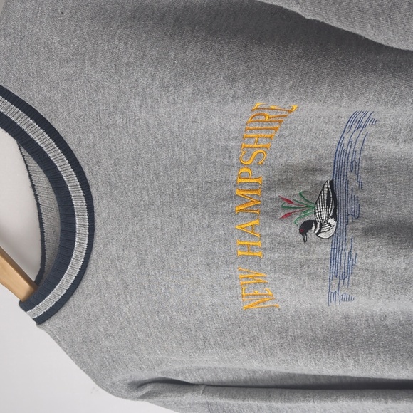 VINTAGE Crewneck Sweashirt Embroidered New Hampshire - Picture 2 of 4